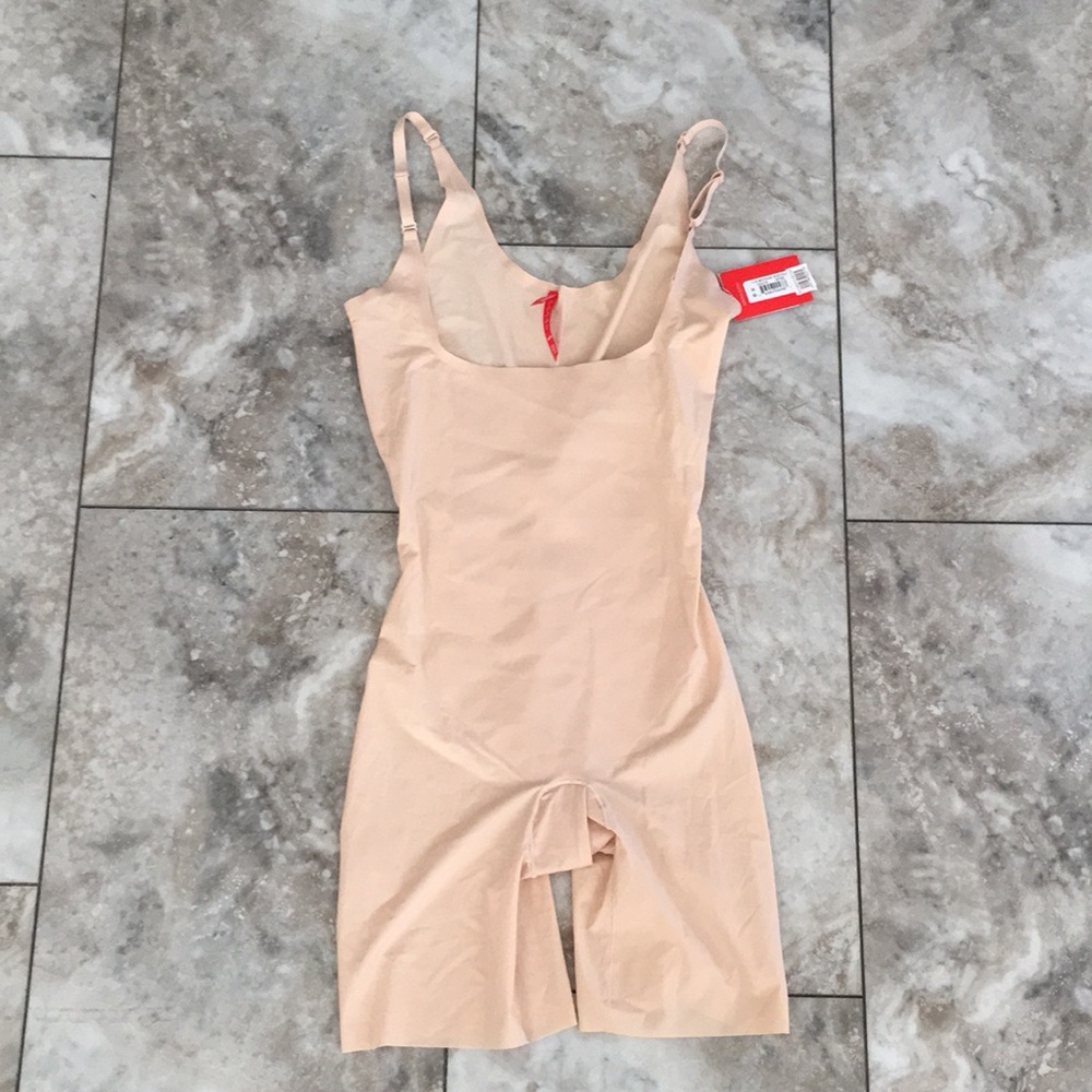 SPANX Seamless Nude Shaping Bodysuit with Adjustable Straps